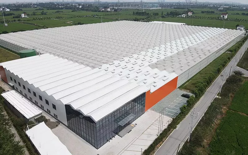 Sklenený skleník zahŕňa špičkovú technológiu pre udržateľné poľnohospodárstvo